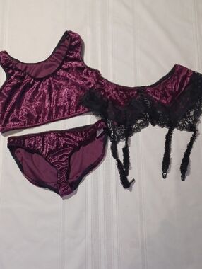 NWOT Petra Fashions Velvet Lingerie Set Black Lace Garter Deep Burgandy Plum